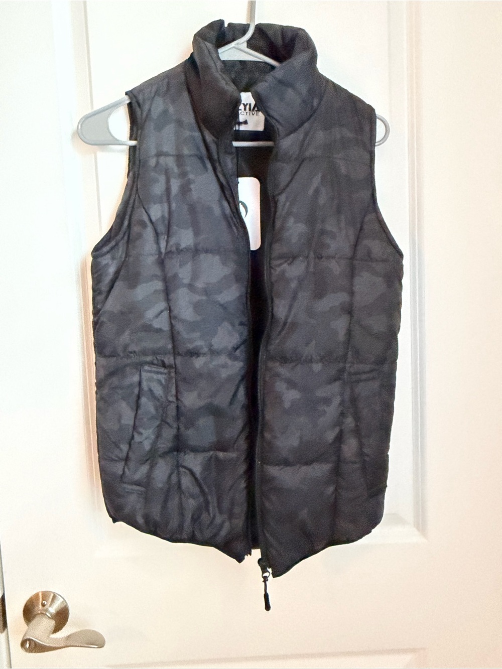 ZYIA Black & Gray Quilted Camouflage Puffer Vest
